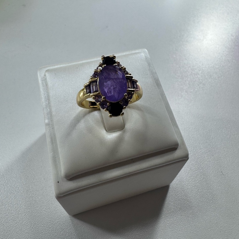 Elegant Gold and Purple Gemstone Ring